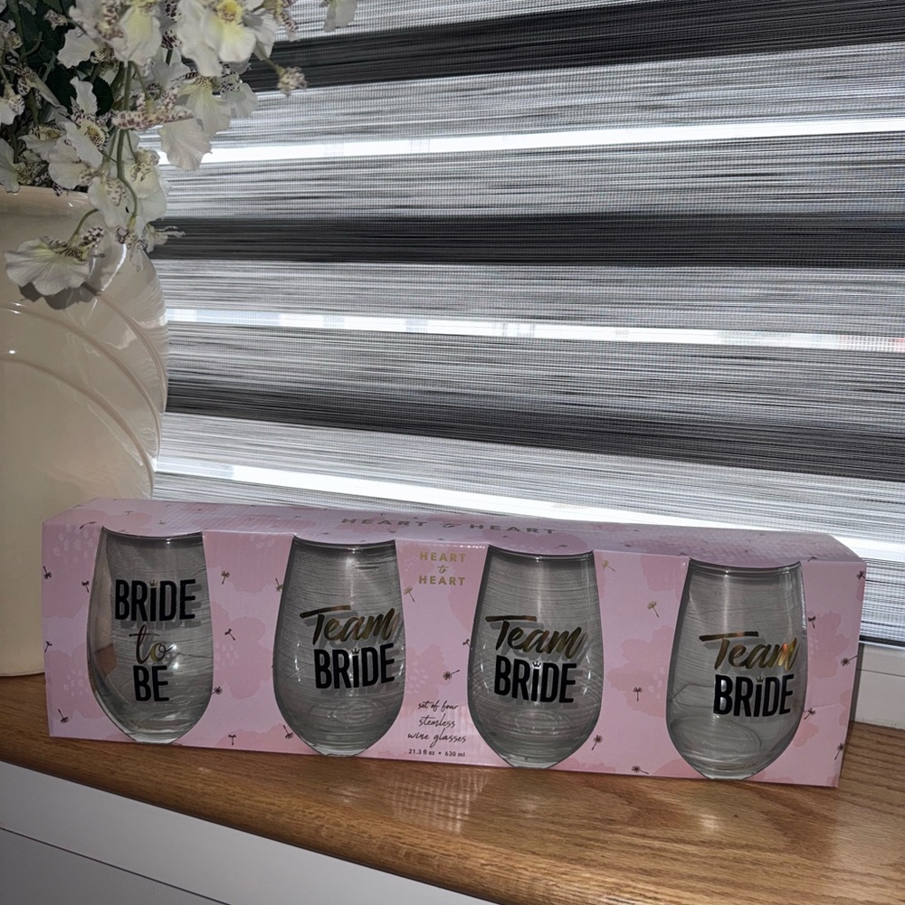 Team Bride Stemless Wine Glass Set + inflatable ring + 600 rose petals